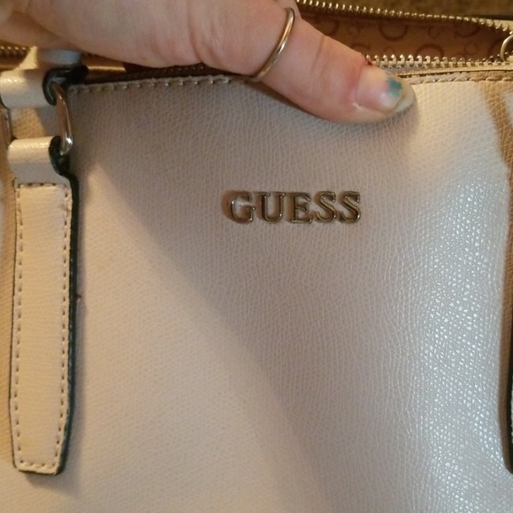 Authentic GUESS - Picture 2 of 7